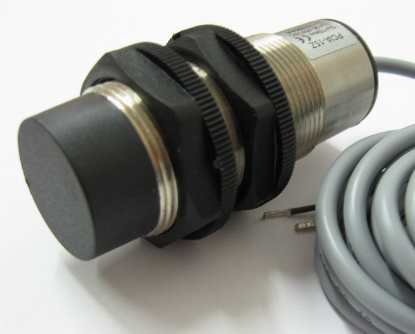 Senzor Inductiv de Proximitate, M30, NO, 90-250V, PCIA-15Z